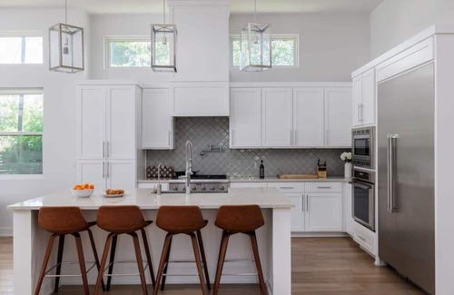 Galindo House | Luxury Retreat - Pool & Spa - South Austin Oasis