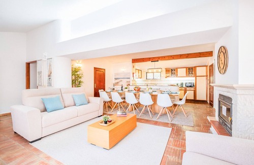 Areias de Sao Joao Villa | Luxury retreat w/heatable pool & jacuzzi