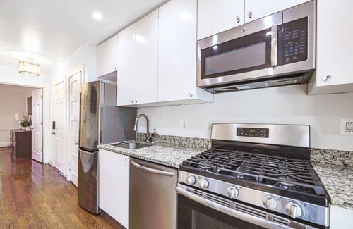 Washington Apartment | Luxury Retreat w/parking No cleaning fee!