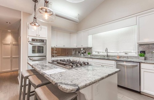 Graysville House | Luxury retreat with panoramic views at Mount Sinai Manor!
