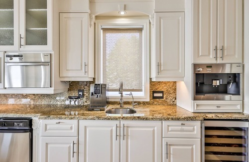 Lachenaie House | Luxury Riverfront Retreat: Perfect for Golf, Bachelorette & Friends’ Getaways