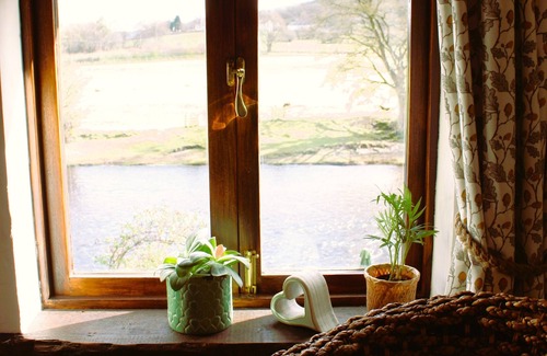 Corwen Cottage | Luxury Riverside Retreat for 2