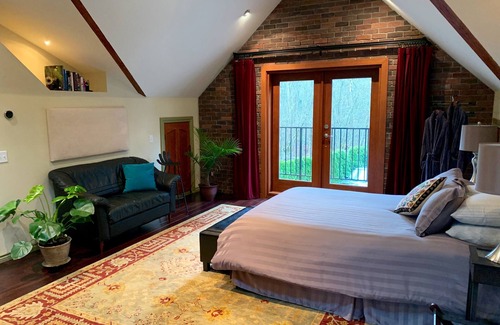 Surrey House | Luxury Rock & Roll Retreat