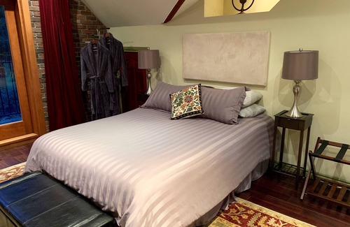 Surrey House | Luxury Rock & Roll Retreat