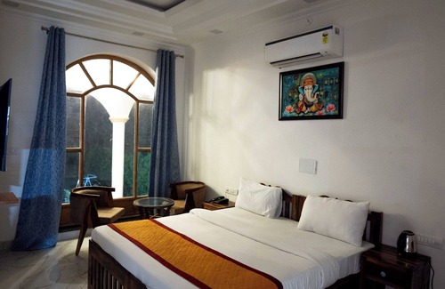 Sawai Madhopur Hotel | luxury room and beautiful garden. located at main ranthambore