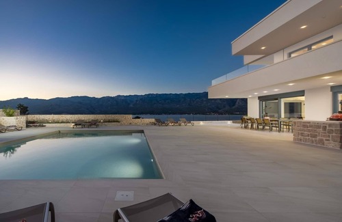 Vinjerac Villa | Luxury Sea star Villa heated pool 48 m2, family, quiet area, Paklenica National Park, Zrmanja rafting, bbq