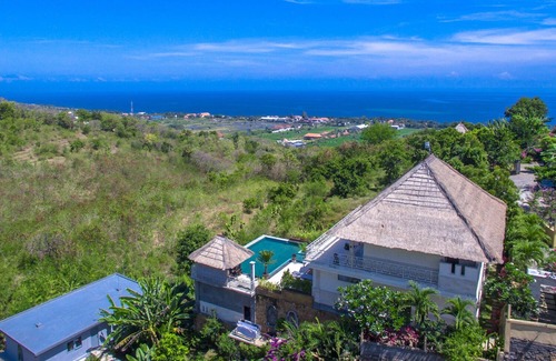 Temukus Villa | Luxury Sea View Villa, 5* Service & Infinity Pool