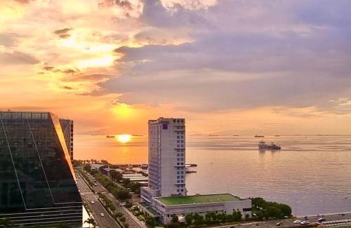 Barangay 76 Apartment | Luxury Seaside Sunset View at SM Mall of Asia with free parking
