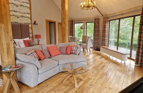 Blairgowrie Cabin | Luxury, secluded, Adult only Treehouse with hot tub, woodburner & stunning views