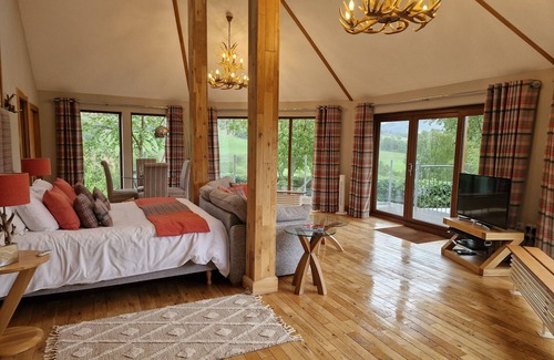 Blairgowrie Cabin | Luxury, secluded, Adult only Treehouse with hot tub, woodburner & stunning views
