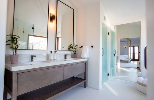 Eastern Malibu House | Luxury Secluded Oceanview Estate w/ Private pool & Pickle Ball Court!