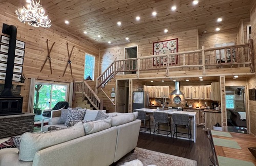 Nancy Cabin | Luxury Secluded Retreat at Lake Cumberland - Wolf Creek Marina