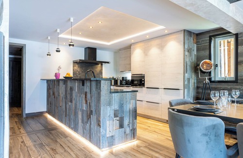 Champagny-en-Vanoise Ski Chalet | Luxury Self Cater Ski Chalet-Swimming Pool-Hot Tubs-Sauna- Walk to pistes