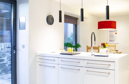 Newquay City Centre House | Luxury Self Catering House with Hot Tub short walk to beaches and town