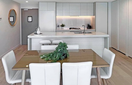 Broadbeach Apartment | Luxury Signature Stay Ocean Views 2BR Lvl14