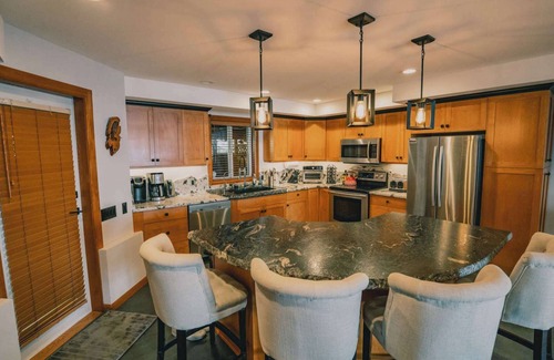 Snow Pine Estates House | Luxury ski in/out Chalet with hot tub in Snow Pines