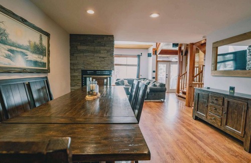 Snow Pine Estates House | Luxury ski in/out Chalet with hot tub in Snow Pines