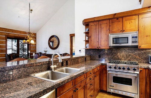 Avon House | Luxury Ski in Out, Walk to Ritz Carlton, Air conditioned, Private Hot Tub, Pool!