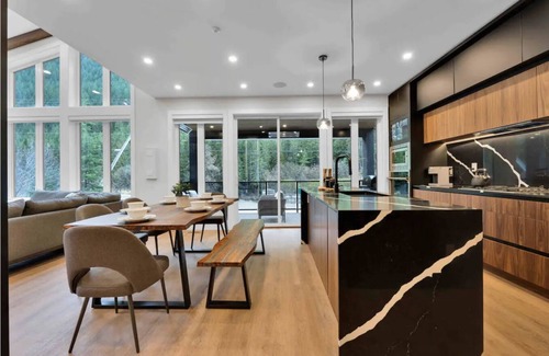 Hemlock Valley House | Luxury Ski Retreat in Hemlock