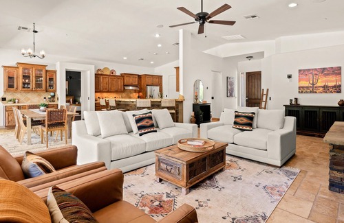 Cave Creek House | Luxury Sonoran Nights,Walk to Cave Creek, Heated Pool/Hot Tub, Backs Black Mtn