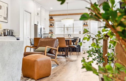 East Hill House | Luxury Spa Retreat, Sauna, Hot Tub-Monthly