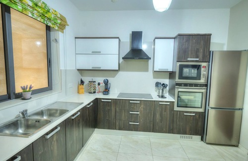 Sliema Apartment | Luxury & spacious 3 bedroom seafront, balcony YHAI1-1