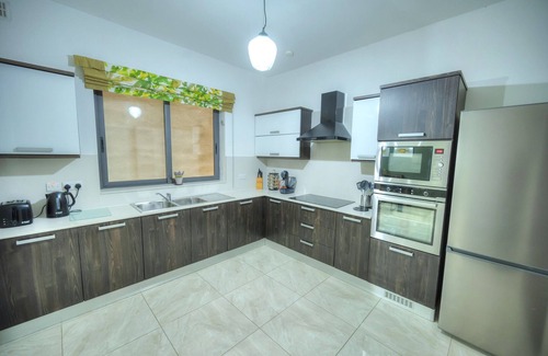 Sliema Apartment | Luxury & spacious 3 bedroom seafront, balcony YHAI1-1