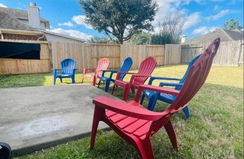 Cypress House | Luxury Spacious 5 bedroom/FREE wifi /parking