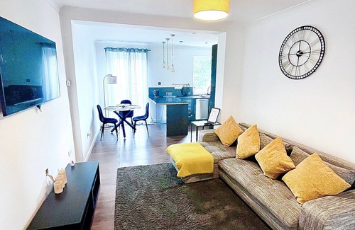 Selhurst Condo | Luxury, Spacious 1 bedroom Flat