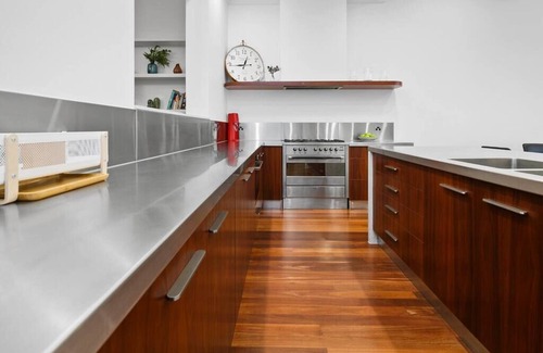 Thebarton House | Luxury Stay 5 Mins From CBD - 3Bdrm, 2Bthrm