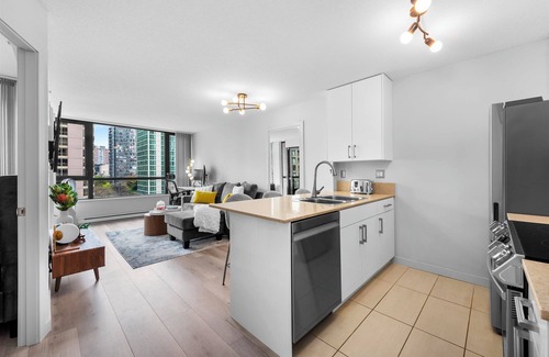 Bay Cloverhill Condo | Luxury Stay in Yorkville