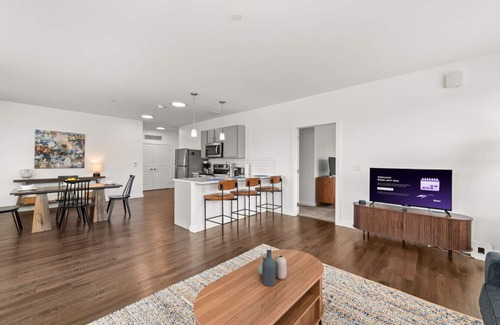 Hough Apartment | Luxury Stay Near Cleveland Clinic & Attractions