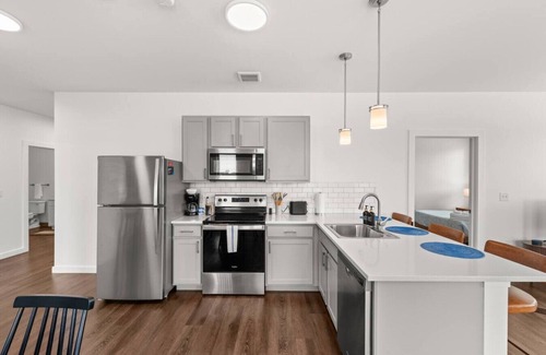 Hough Apartment | Luxury Stay Near Cleveland Clinic & Attractions