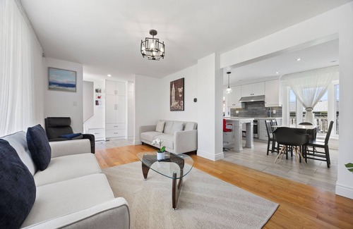 Pickering House | Luxury Stay W/Chef’s Kitchen