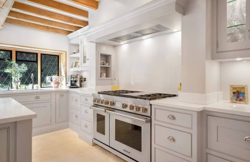 Windlesham House | Luxury Stay w/Pool, Hot Tub, Gym & Garden