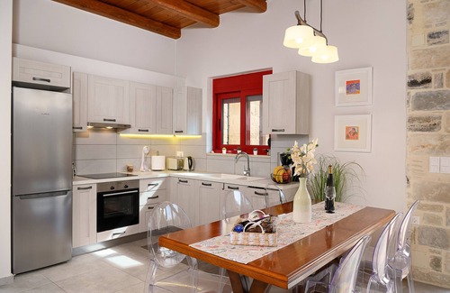 Faistos Villa | Luxury stone house in an olive Grove, surrounded by a beautiful garden