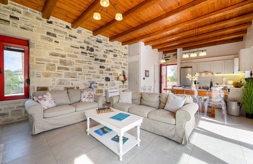 Faistos Villa | Luxury stone house in an olive Grove, surrounded by a beautiful garden