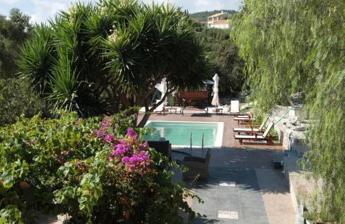 Tselendata House | Luxury Stone Villa