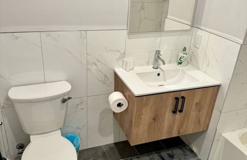 Historic Downtown Apartment | Luxury Studio Apartment - 7 Min Walk NYC Train