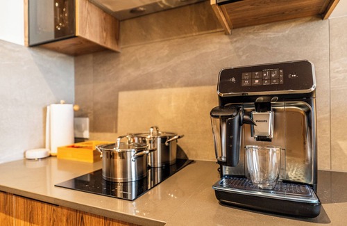 Menlyn Apartment | Luxury Studio|Free Parking|24hr Concierge