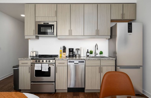 Birmingham Apartment | Luxury Studio in Prime Location l Private Balcony!
