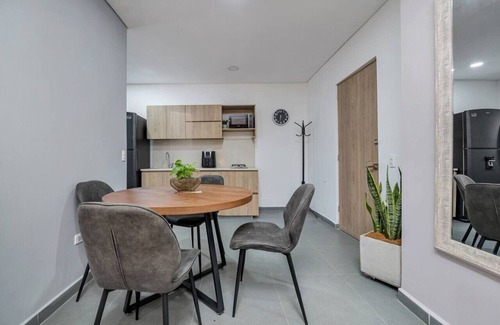 El Tesoro Apartment | Luxury Studio - Tesoro, Provenza, and Parque Lleras