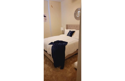 South Arlington Cabin | Luxury & Stylish Duplex Suite With Free Parking