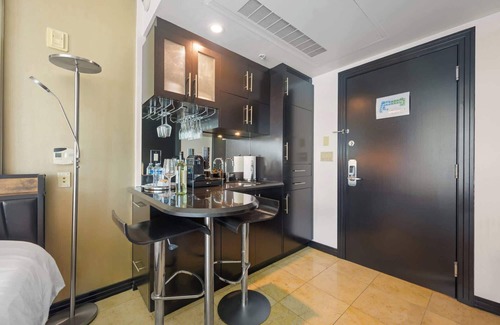 South Beach Condo | Luxury Suite - 3 Min Walk to Miami Beach