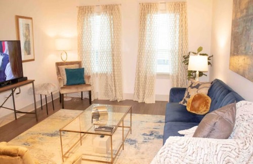 Loring Heights Apartment | Luxury Suite in Midtown