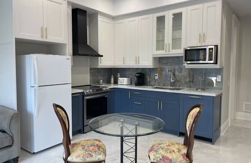 Thornhill House | Luxury Suite in New Custom Home