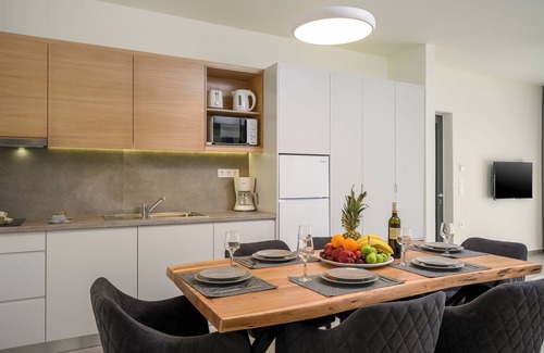 Platanias Town Apartment | Luxury Suites | Modern Athina Suites In Platanias with Pool
