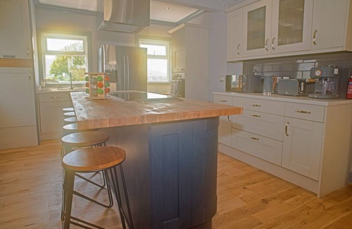 Achachork Cottage | Luxury Super Central Cottage with a Hot Tub/Gym