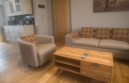 Achachork Cottage | Luxury Super Central Cottage with a Hot Tub/Gym