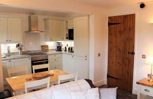 Glyn-Dyfrdwy Cottage | Luxury Swallow Cottage with a Mountain View at Dee Valley Cottages